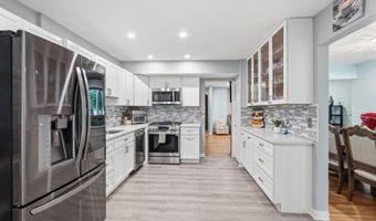 4936 SAUQUOIT Ln, Annandale, VA 22003