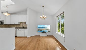 2692 S Embers Ln, Arlington Heights, IL 60005