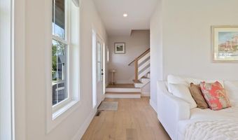 5 Cobblestone St, Falmouth, ME 04105