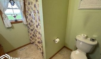 725 N E St, Albia, IA 52531