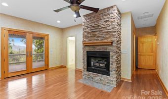 32 Delano Rd, Asheville, NC 28805