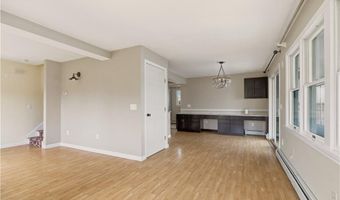 507 County Rd, Barrington, RI 02806