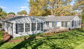 33 Meadowbrook Dr, Barrington, RI 02806