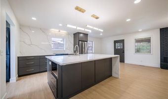 723 8th St, Bentonville, AR 72712