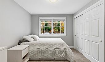 27 Christine Dr, Barrington, RI 02806