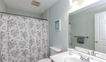 136 Hope Hill Ter, Cranston, RI 02921