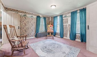 60 Chaplin St, Chaplin, CT 06235