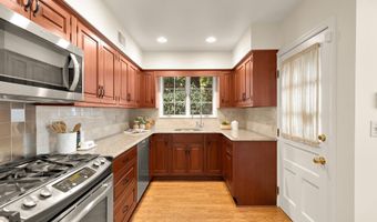 7822 MOORLAND Ln, Bethesda, MD 20814