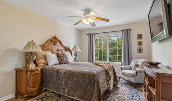 1410 Grandview Ct 1410, Algonquin, IL 60102