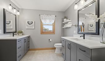 3208 S SOLITUDE Ln, Appleton, WI 54915