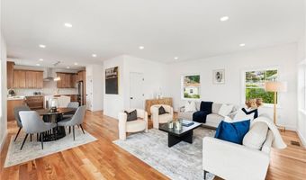 41 Burnett Rd, Warwick, RI 02889