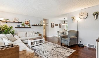 2087 Lake Rd, Akron, OH 44312
