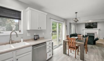 1107 Rosewood Dr, Altoona, IA 50009