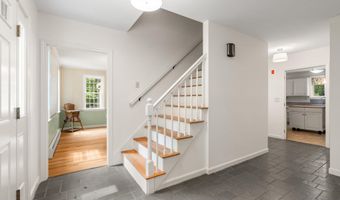 6 Winterberry Dr, Amherst, NH 03031