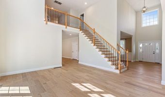 8 Lyn Ct, Cumberland, RI 02864