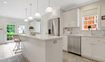 1114 N HARRISON St, Arlington, VA 22205