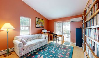 28 Northshore Dr, Burlington, VT 05408