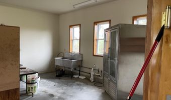 100 Cherry Tree Hill Ln, Barton, VT 05822