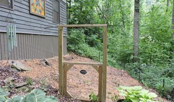 963 Melton Branch Rd, Bakersville, NC 28705