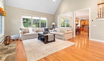 273 Finch Ln, North Kingstown, RI 02874