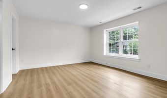 104 Dundee Ct, Aberdeen, NJ 07747