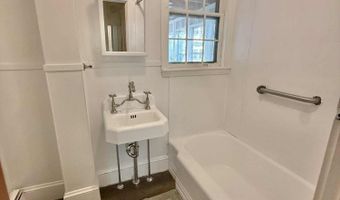 69 Green St, Augusta, ME 04330