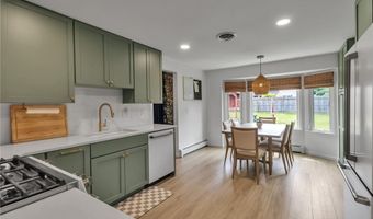 169 Chestnut Hill Ln S, Amherst, NY 14221