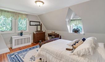 13 Serpentine Dr, Middletown, NJ 07748