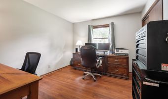 517 S Hubbard St, Algonquin, IL 60102