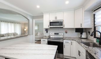 28 Birch St, Beachwood, NJ 08722