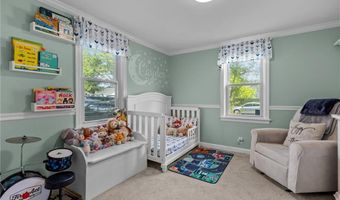 82 Vera St, Warwick, RI 02886