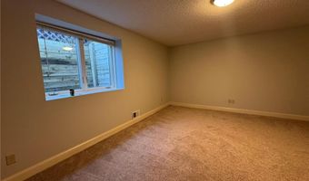 11474 W Laketowne Dr, Albertville, MN 55301