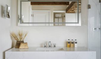8-10 Old Lazy Point Rd, Amagansett, NY 11930