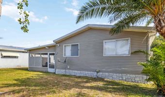 901 Laurel Cir, Barefoot Bay, FL 32976