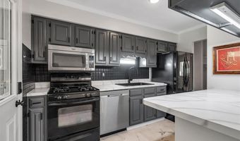321 Fairview Ct, Ballwin, MO 63021