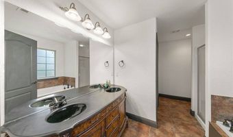 3 Rhonda Ln, Bella Vista, AR 72715