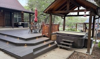 828 Shady Grv, Adkins, TX 78101