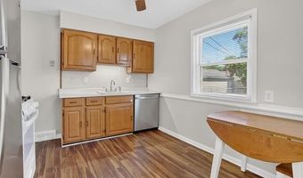 9709 Park Ave, Allen Park, MI 48101
