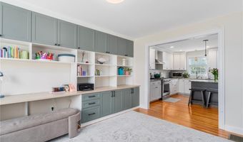 101 Austin Meadows Ln, North Kingstown, RI 02852
