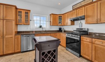 40 Hillview Dr, Bangor, ME 04401