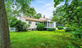 19 Galloping Cir, Belford, NJ 07718