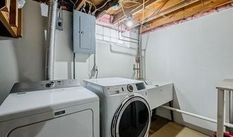8634 Allen Rd, Allen Park, MI 48101