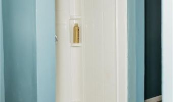 16 Ward Ave, Middletown, RI 02842