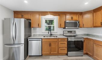 28 Plain St, East Providence, RI 02916