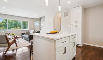 132 N GLADDEN St N, Alexandria, VA 22304
