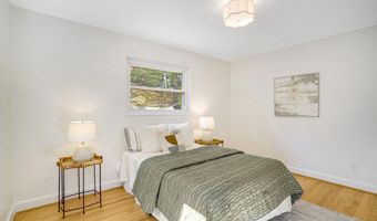 2420 N TAYLOR St, Arlington, VA 22207