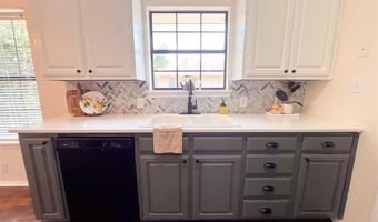 818 S OAK St, Archer City, TX 76351