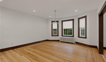 82 Van Zandt Ave, Newport, RI 02840