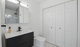 3500 Mystic Pointe Dr PH5, Aventura, FL 33180
