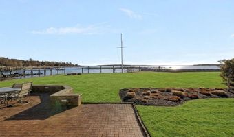 9 Hope St, Bristol, RI 02809